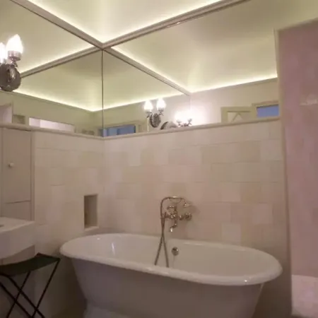 Charming Chic In Upper Marais 160m Apartment