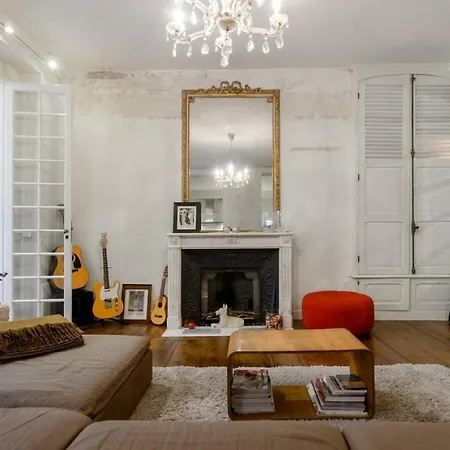 Charming Chic In Upper Marais 160m Apartment