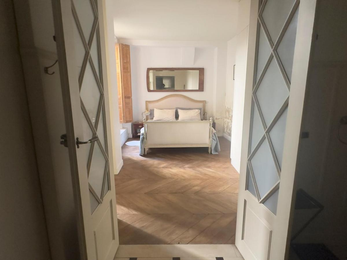 Apartment Charming Chic In Upper Marais 160m Paris