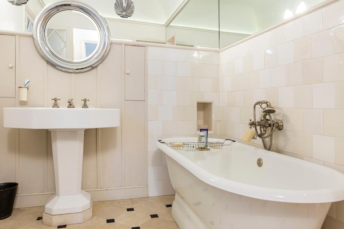 Charming Chic In Upper Marais 160m